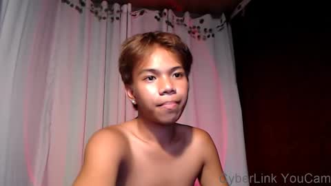 Snapshot of luxirfy_xx chatting on May 13, 6:38 pm luxirfy online show from May 13, 6:38 pm