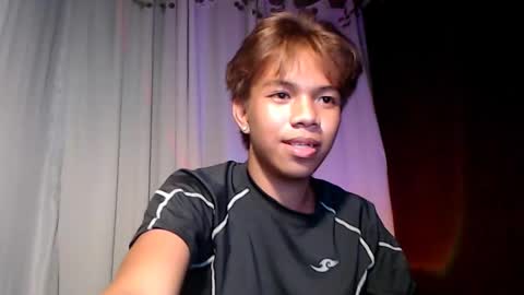 Snapshot of luxirfy_xx chatting on May 22, 6:02 pm luxirfy online show from May 22, 6:02 pm