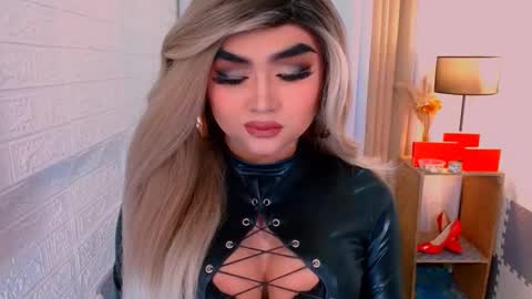 Snapshot of luxsasha chatting on January 6, 3:05 pm Sasha Blaire online show from January 6, 3:05 pm