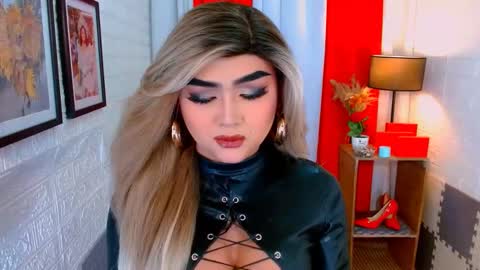 Snapshot of luxsasha chatting on January 15, 6:22 pm Sasha Blaire online show from January 15, 6:22 pm