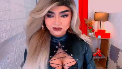 Snapshot of luxsasha chatting on February 2, 11:09 am Sasha Blaire online show from February 2, 11:09 am