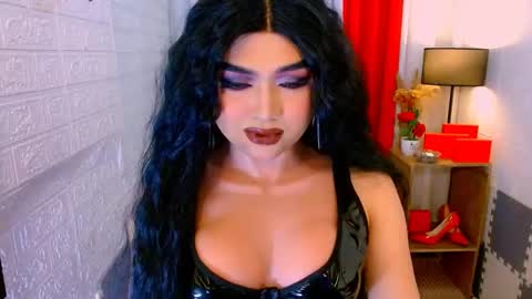 Snapshot of luxsasha chatting on February 7, 5:16 pm Sasha Blaire online show from February 7, 5:16 pm