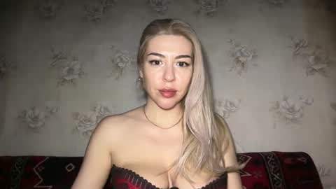 Snapshot of luxsonyastar chatting on May 9, 8:58 pm LuxSonyaStar online show from May 9, 8:58 pm