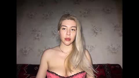 Snapshot of luxsonyastar chatting on May 16, 8:18 pm LuxSonyaStar online show from May 16, 8:18 pm