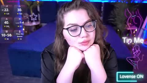 luxsopphia_ online show from September 17, 12:40 pm