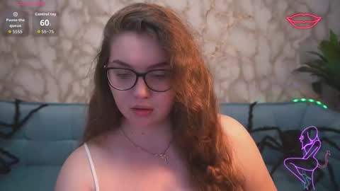 luxsopphia_ online show from October 30, 8:20 pm