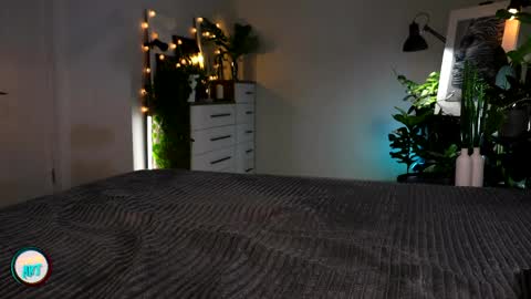 Snapshot of luxureart chatting on June 7, 11:08 pm LuxureArt online show from June 7, 11:08 pm