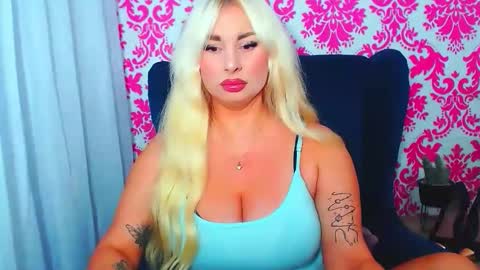 Snapshot of luxuriaaa chatting on October 15, 7:25 pm Luxuriaa online show from October 15, 7:25 pm