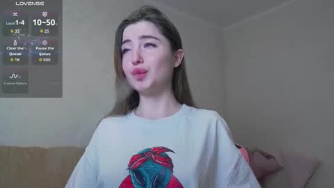 Snapshot of luxuryalma18 chatting on February 21, 1:06 am Alma online show from February 21, 1:06 am