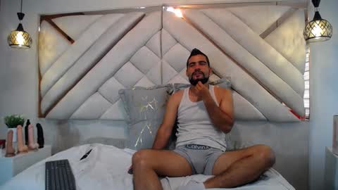 Lesly And Arnold online show from January 25, 4:13 pm