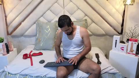 Lesly And Arnold online show from February 5, 4:06 am