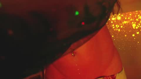 Snapshot of luxurydivine chatting on March 29, 5:18 am Liss online show from March 29, 5:18 am