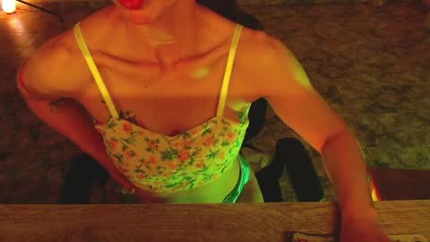 Snapshot of luxurydivine chatting on April 5, 2:31 am Liss online show from April 5, 2:31 am