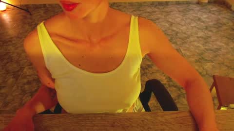 Snapshot of luxurydivine chatting on April 6, 3:57 pm Liss online show from April 6, 3:57 pm