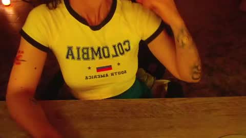 Snapshot of luxurydivine chatting on June 18, 1:50 am Liss online show from June 18, 1:50 am