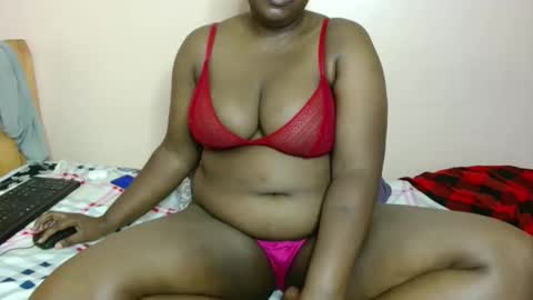 Snapshot of luzremi chatting on May 19, 1:56 am luzremi online show from May 19, 1:56 am
