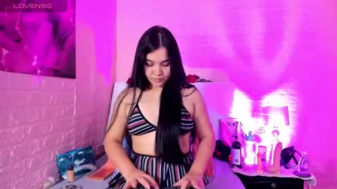 Snapshot of lyaa_collins_ chatting on September 14, 10:58 am Lya online show from September 14, 10:58 am
