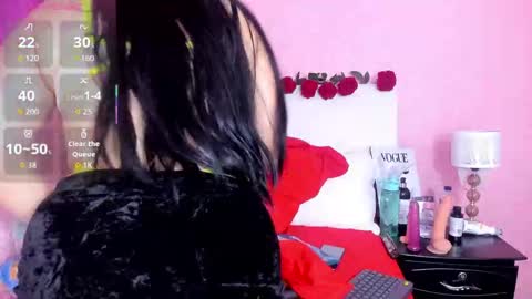 Snapshot of lyaa_collins_ chatting on November 13, 11:42 am Lya online show from November 13, 11:42 am