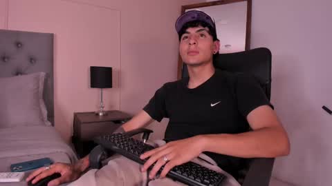 Snapshot of lyan_master_ chatting on September 20, 7:59 pm Lyan online show from September 20, 7:59 pm