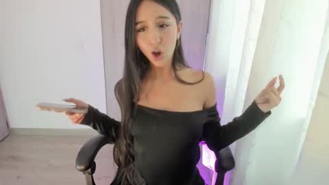 Lyanna online show from December 22, 1:19 pm