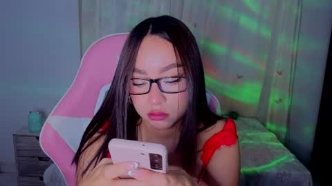Snapshot of lyavalmont chatting on May 19, 1:56 am lyavalmont online show from May 19, 1:56 am