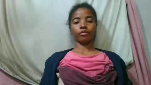 Snapshot of lydie856696 chatting on June 16, 2:47 am lydie856696 online show from June 16, 2:47 am