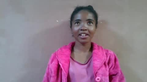 Snapshot of lydie856696 chatting on July 7, 5:21 am lydie856696 online show from July 7, 5:21 am