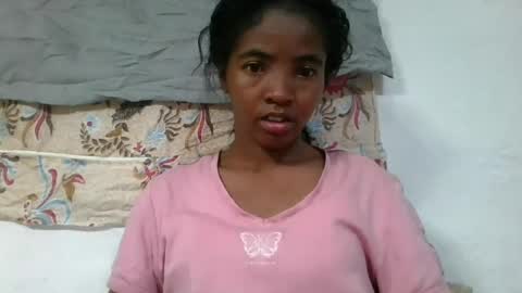 Snapshot of lydie856696 chatting on July 15, 2:33 pm lydie856696 online show from July 15, 2:33 pm