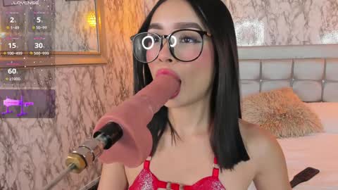 Snapshot of lyen_rae chatting on December 19, 11:14 pm Lyen Rae  online show from December 19, 11:14 pm