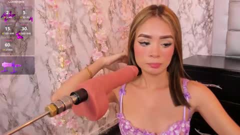Snapshot of lyen_rae chatting on February 18, 10:36 pm Lyen Rae  online show from February 18, 10:36 pm