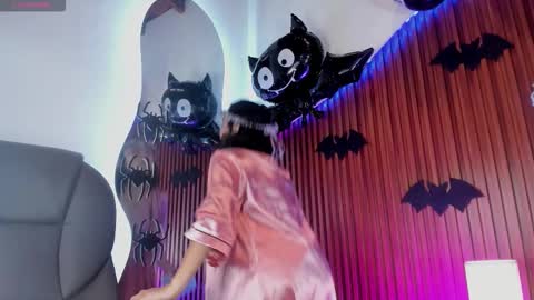 Lyhana Lee online show from October 31, 8:10 pm