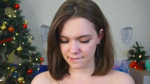 Snapshot of lyle_art chatting on December 12, 9:30 am hi im Lyle online show from December 12, 9:30 am