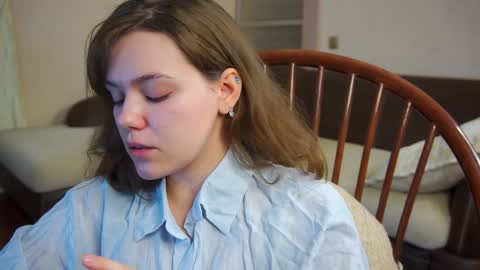 Snapshot of lyle_art chatting on February 5, 3:13 am hi im Lyle online show from February 5, 3:13 am