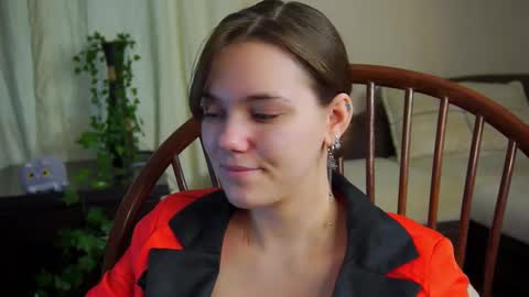 Snapshot of lyle_art chatting on February 23, 3:02 am hi im Lyle online show from February 23, 3:02 am