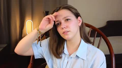 Snapshot of lyle_art chatting on March 10, 7:32 am hi im Lyle online show from March 10, 7:32 am