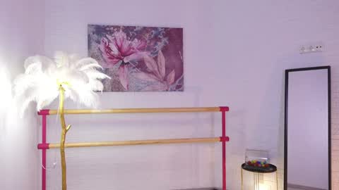 Lyly   online show from February 4, 9:49 am