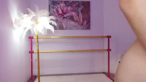 Lyly   online show from February 7, 1:01 pm