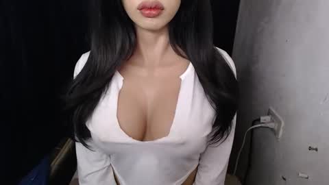 Lyn online show from March 12, 2:01 pm