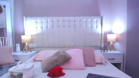 Lyn online show from February 27, 11:20 am