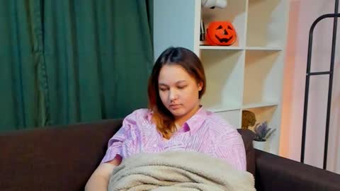 Snapshot of lynetteakey chatting on December 3, 12:13 am Alice online show from December 3, 12:13 am