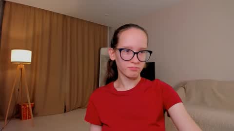 Sara online show from October 3, 4:15 pm