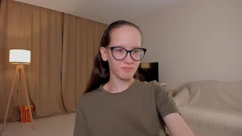 Sara online show from October 8, 4:15 pm