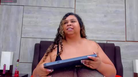 Lynn jonnes online show from March 1, 9:15 pm