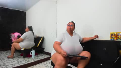 Snapshot of lynn_and_esteban chatting on July 17, 2:51 am Lynn jonnes online show from July 17, 2:51 am