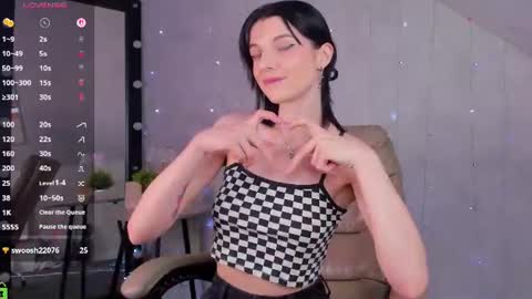 Snapshot of lynn_martin chatting on June 13, 12:30 am Lynn online show from June 13, 12:30 am