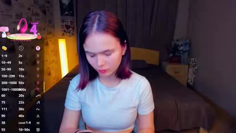 Cozy Lynns room online show from November 30, 8:40 am