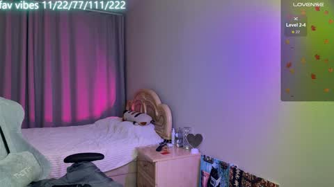 lynne_dawson online show from October 8, 4:04 pm