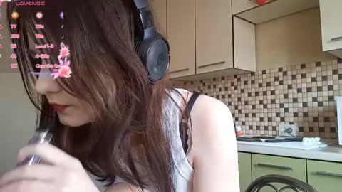 Lynn online show from April 2, 2:04 pm