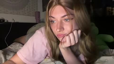 Snapshot of lynnxadams chatting on July 15, 2:28 am lynnxadams online show from July 15, 2:28 am