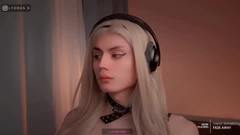 Lyodass online show from April 19, 2:22 am